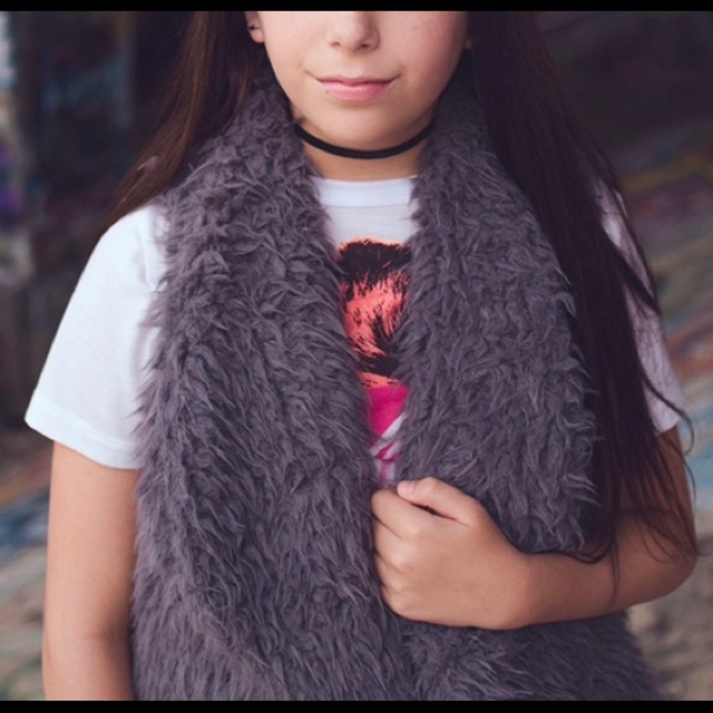 RAGDOLL & ROCKETS- GIRLS/TWEEN FAUX FUR GREY VEST